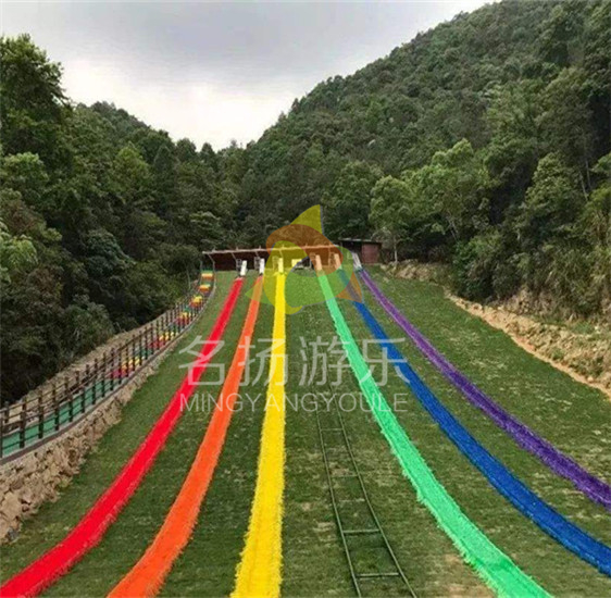 七彩滑道的搭建流程是怎樣的呢？